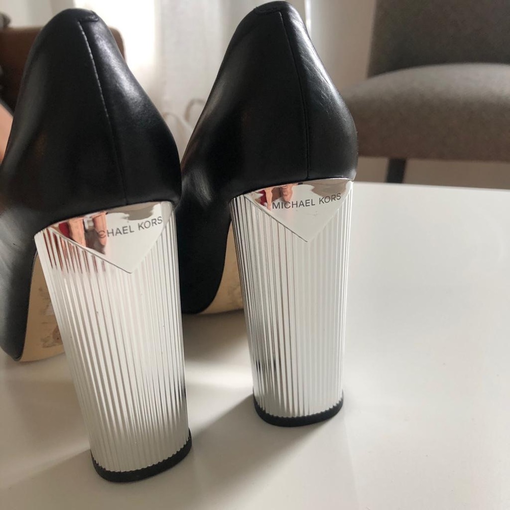 🌟Sale! Michael Kors pointy toe silver tone heel. - Picture 2 of 5